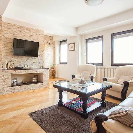 White Apartment 스코페 외부 사진