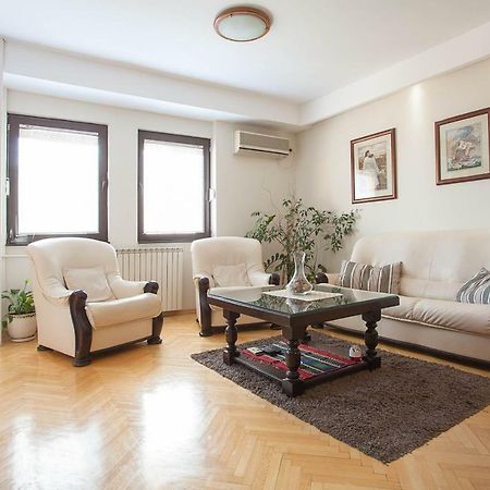 White Apartment 스코페 외부 사진