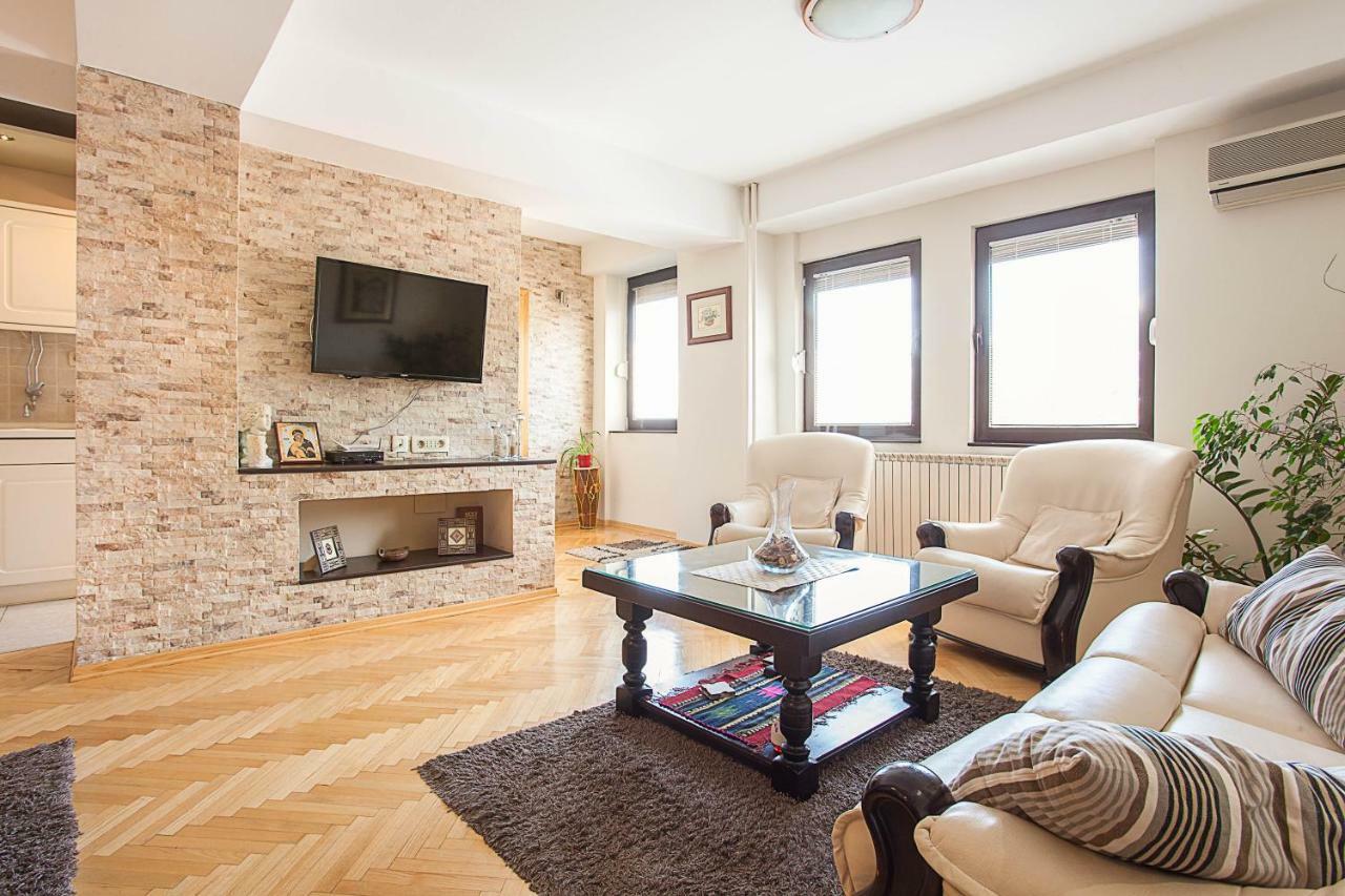 White Apartment 스코페 외부 사진