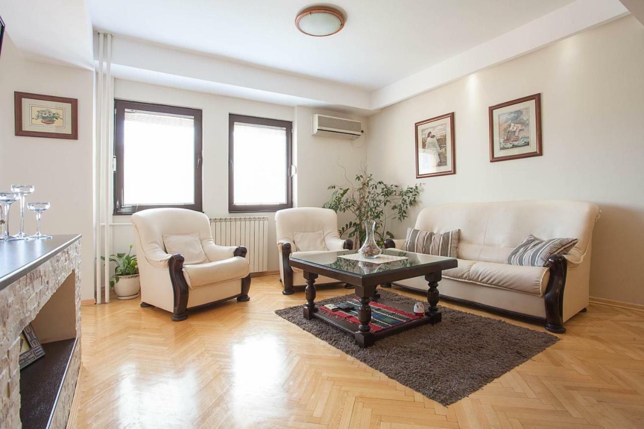 White Apartment 스코페 외부 사진