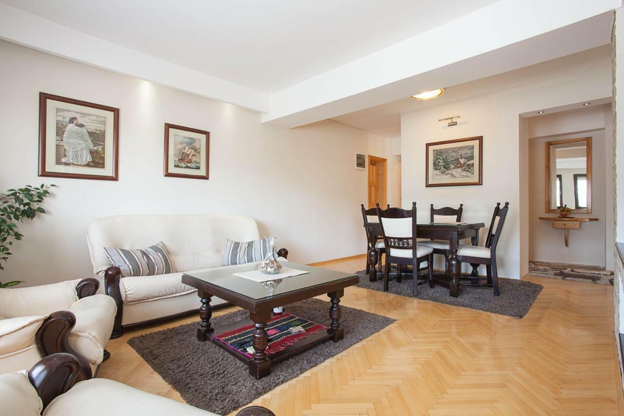 White Apartment 스코페 외부 사진